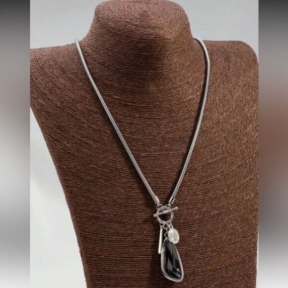 Elegant Silver Pendant Necklace A1438 - Picture 2 of 6